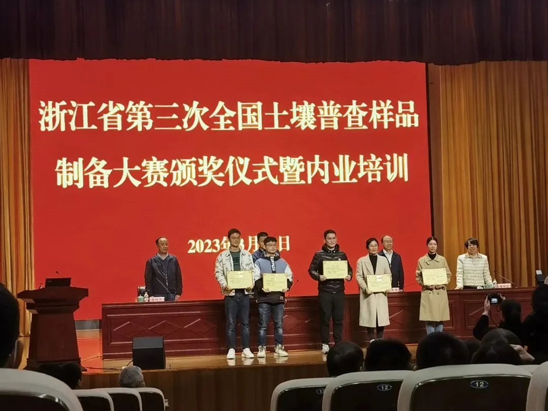 1681449118646402.jpg 1681449078953.jpg